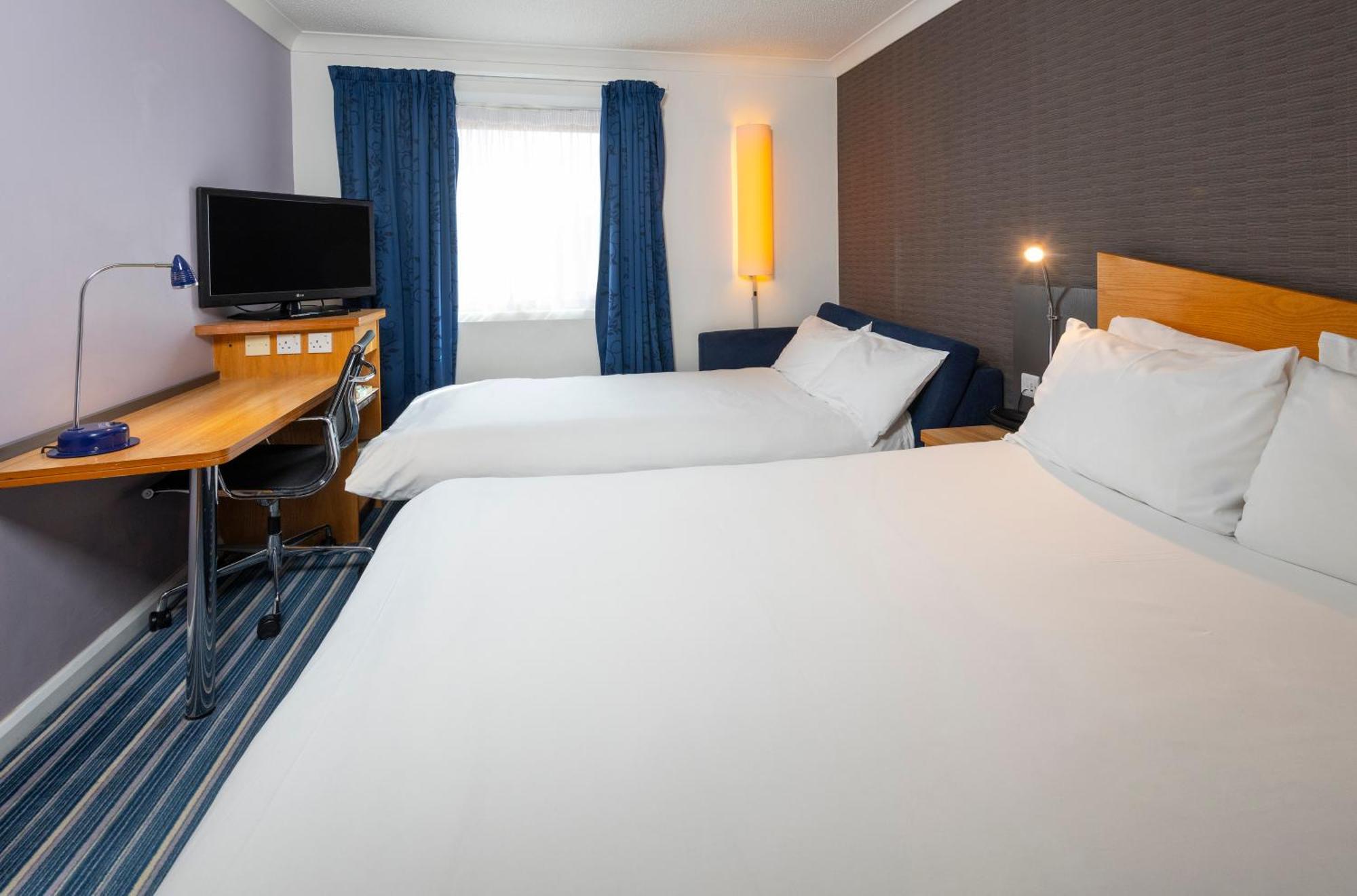 Holiday Inn Express London Chingford By Ihg Waltham Forest Exterior photo