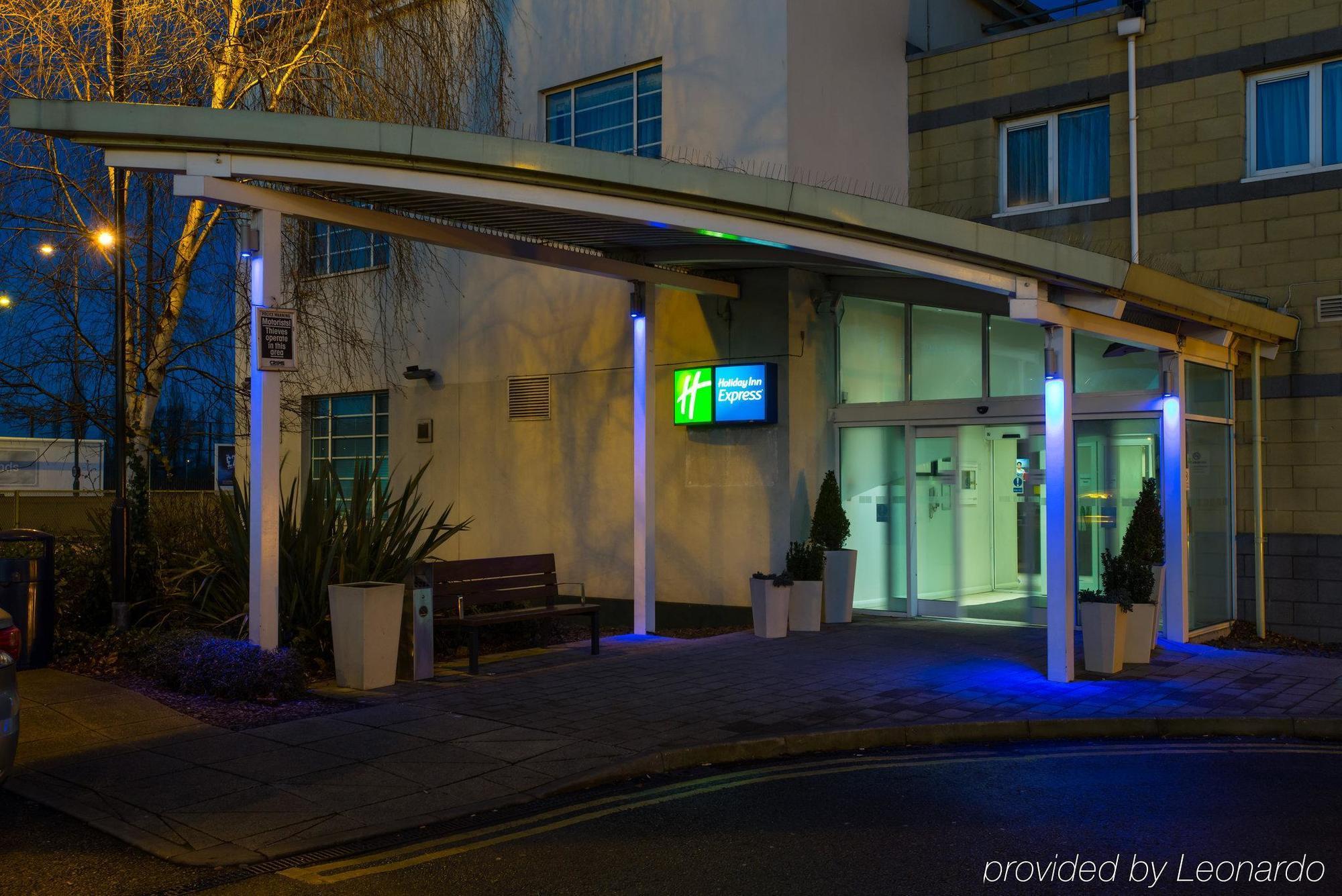 Holiday Inn Express London Chingford By Ihg Waltham Forest Exterior photo