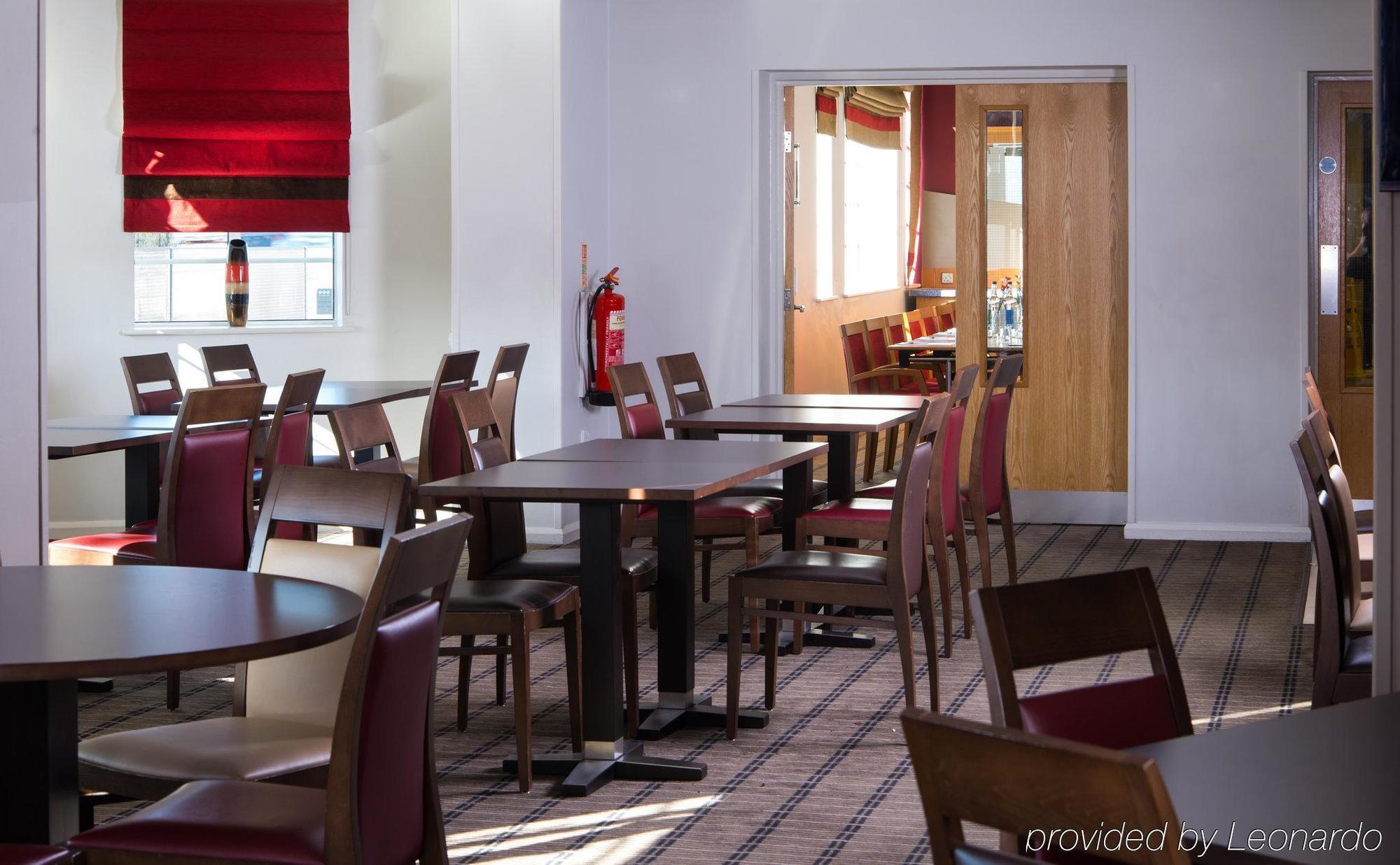Holiday Inn Express London Chingford By Ihg Waltham Forest Exterior photo