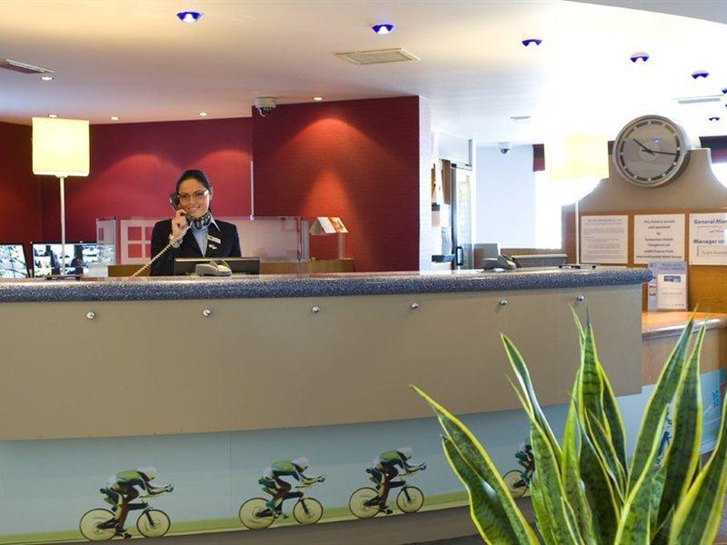 Holiday Inn Express London Chingford By Ihg Waltham Forest Exterior photo