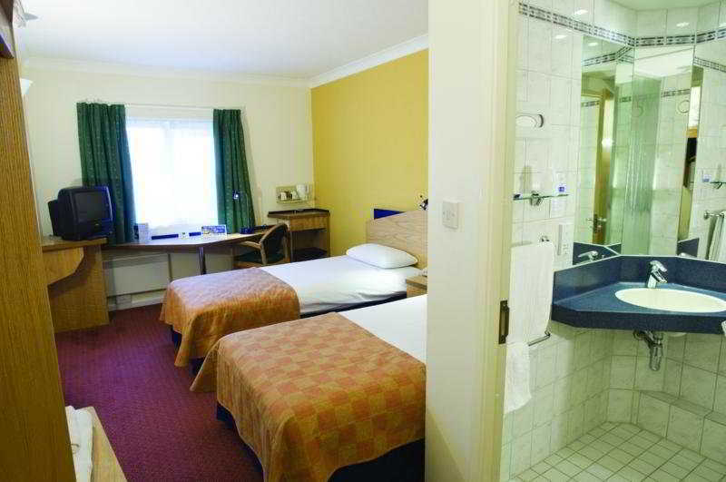 Holiday Inn Express London Chingford By Ihg Waltham Forest Room photo