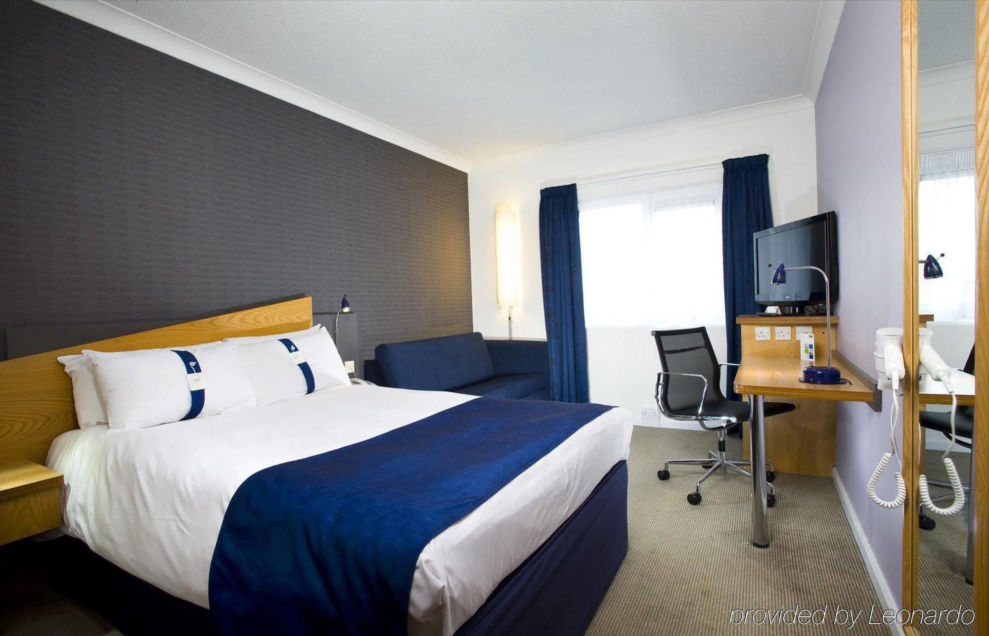 Holiday Inn Express London Chingford By Ihg Waltham Forest Exterior photo