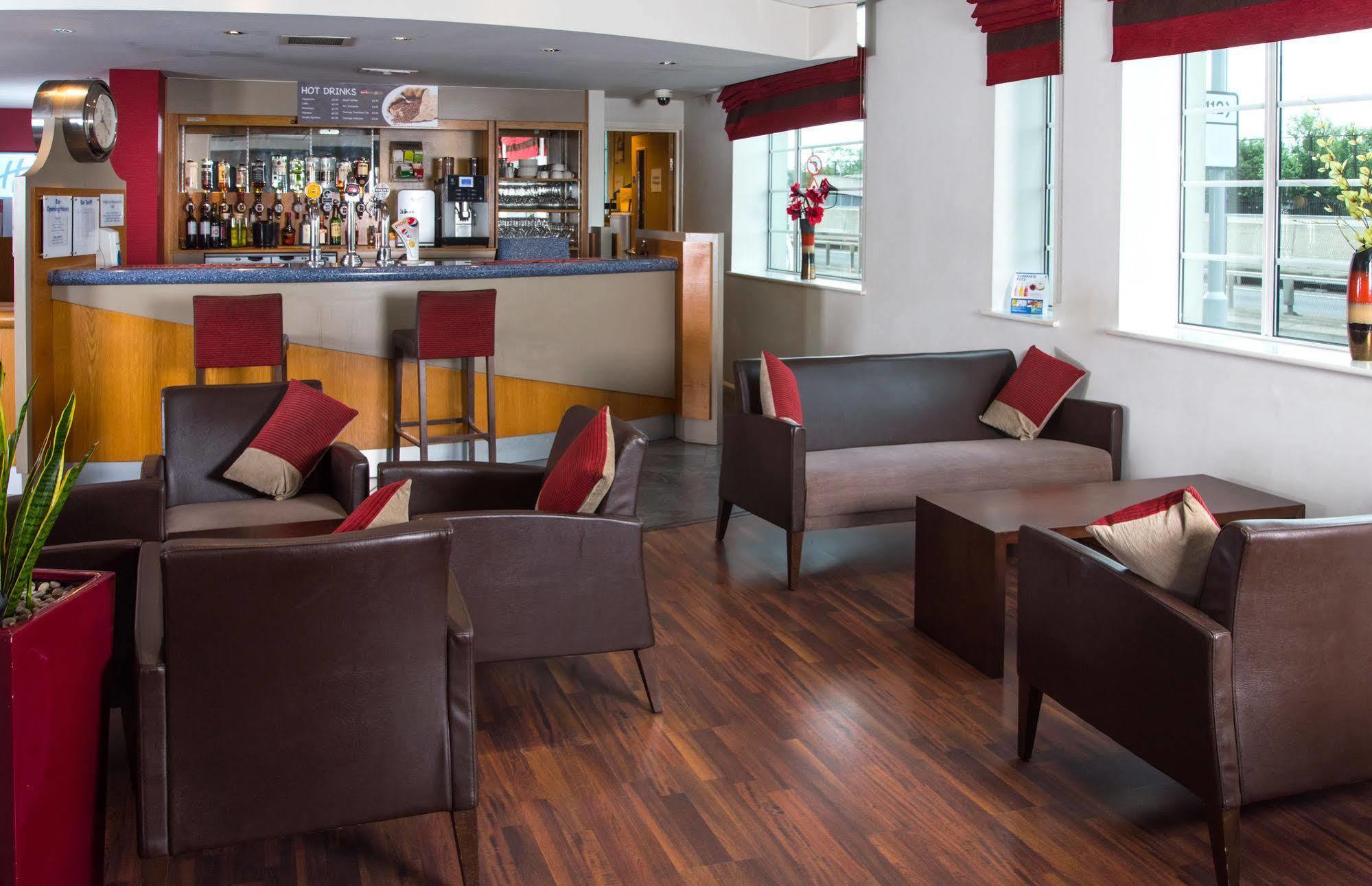 Holiday Inn Express London Chingford By Ihg Waltham Forest Exterior photo